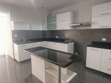 IMPECABLE DPTO EN VENTA EN CERROS DE CAMACHO