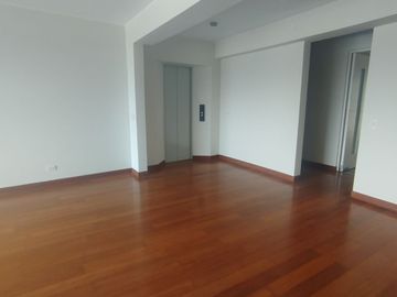 IMPECABLE DPTO EN VENTA EN CERROS DE CAMACHO