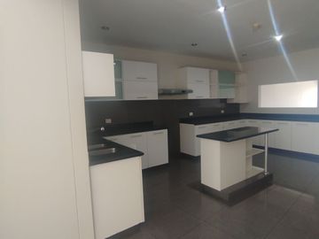 IMPECABLE DPTO EN VENTA EN CERROS DE CAMACHO