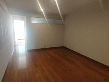 IMPECABLE DPTO EN VENTA EN CERROS DE CAMACHO