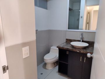 IMPECABLE DPTO EN VENTA EN CERROS DE CAMACHO