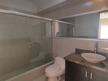 IMPECABLE DPTO EN VENTA EN CERROS DE CAMACHO