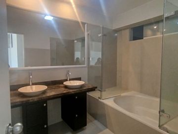 IMPECABLE DPTO EN VENTA EN CERROS DE CAMACHO
