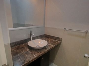 IMPECABLE DPTO EN VENTA EN CERROS DE CAMACHO