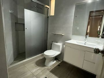 ¡Amplio Departamento En Alquiler En San Borja!