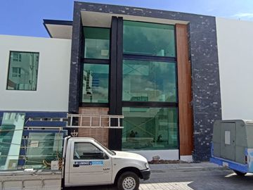 VENTA RESIDENCIA NUEVA FRACC ALTA VISTA  ZONA DE ANGELOPOLIS