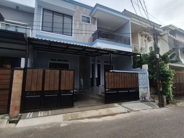Rumah baru siap huni di komplek pondok kelapa jakarta timu r