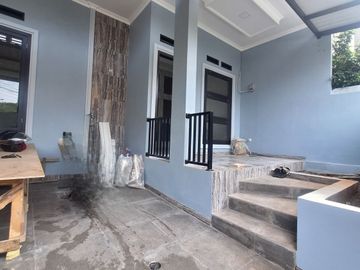 Rumah baru siap huni di komplek pondok kelapa jakarta timu r