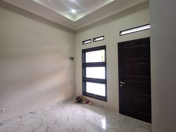 Rumah baru siap huni di komplek pondok kelapa jakarta timu r