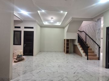 Rumah baru siap huni di komplek pondok kelapa jakarta timu r