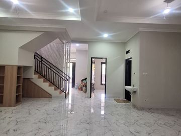 Rumah baru siap huni di komplek pondok kelapa jakarta timu r