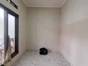 Rumah baru siap huni di komplek pondok kelapa jakarta timu r