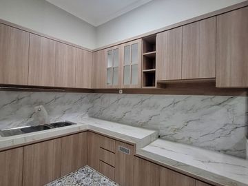 Rumah baru siap huni di komplek pondok kelapa jakarta timu r