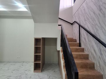 Rumah baru siap huni di komplek pondok kelapa jakarta timu r
