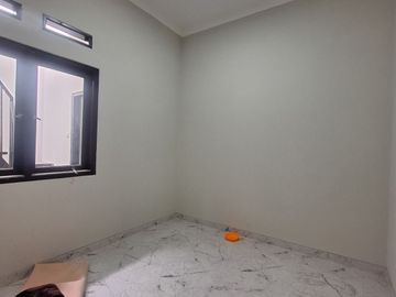 Rumah baru siap huni di komplek pondok kelapa jakarta timu r