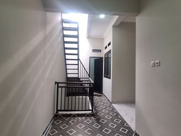 Rumah baru siap huni di komplek pondok kelapa jakarta timu r