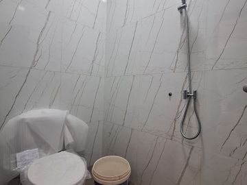 Rumah baru siap huni di komplek pondok kelapa jakarta timu r