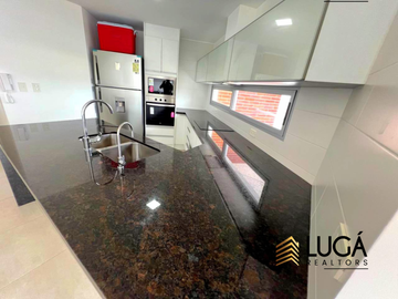 Departamento primera línea al mar 3 dormitorios amoblado en renta, sector playa murciélago, cerca al Mall del Pacífico, Manta, Ecuador