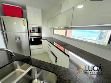 Departamento primera línea al mar 3 dormitorios amoblado en renta, sector playa murciélago, cerca al Mall del Pacífico, Manta, Ecuador