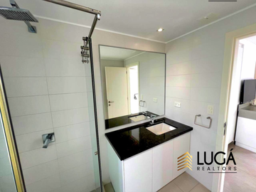 Departamento primera línea al mar 3 dormitorios amoblado en renta, sector playa murciélago, cerca al Mall del Pacífico, Manta, Ecuador