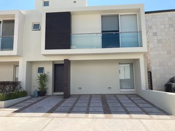 CASA EN VENTA, 4 HABITACIONES Y CUARTO DE SERVICIO, CAÑADAS DEL LAGO, CORREGIDORA, QUERETARO