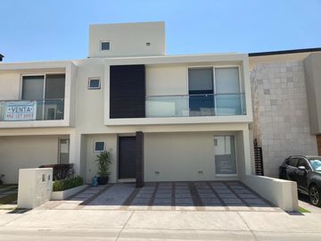 CASA EN VENTA, 4 HABITACIONES Y CUARTO DE SERVICIO, CAÑADAS DEL LAGO, CORREGIDORA, QUERETARO