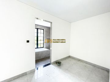 Villa 3.5 Tingkat Siap Huni di Komplek Jewel Park Jalan Starban - Polonia