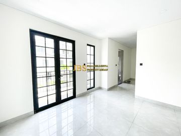 Villa 3.5 Tingkat Siap Huni di Komplek Jewel Park Jalan Starban - Polonia