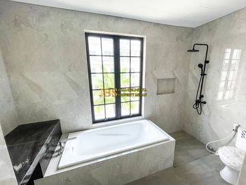 Villa 3.5 Tingkat Siap Huni di Komplek Jewel Park Jalan Starban - Polonia