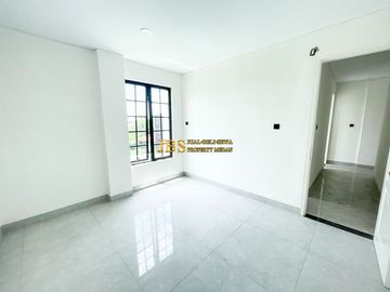 Villa 3.5 Tingkat Siap Huni di Komplek Jewel Park Jalan Starban - Polonia