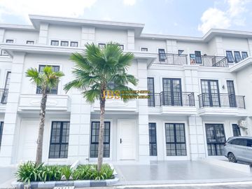 Villa 3.5 Tingkat Siap Huni di Komplek Jewel Park Jalan Starban - Polonia