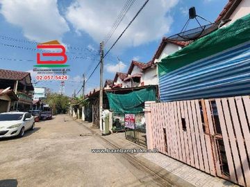 ทาวน์เฮาส์ หมู่บ้าน เกษีณเกษตร เนื้อที่ 20 ตรว. ถ.ลำลูกกา บึงทองหลาง ปทุมธานี