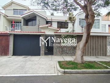 VENTA DE CASA EN LA PERLA - ESPALDA DE LA ISLA DEL PARAISO