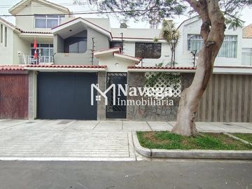 VENTA DE CASA EN LA PERLA - ESPALDA DE LA ISLA DEL PARAISO