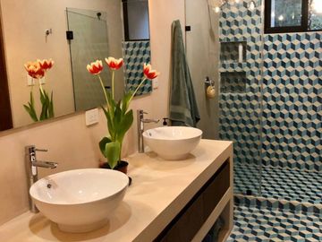 Exclusiva Villa de Lujo en La Veleta una Inversión con Alto Retorno