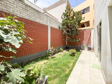 Ocasión!!!! Venta De Amplia Casa En Santa Patricia - La Molina
