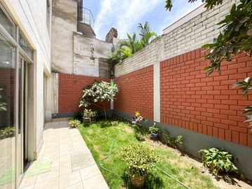 Ocasión!!!! Venta De Amplia Casa En Santa Patricia - La Molina