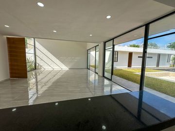 casa en venta de una planta con 4 habitaciones en zona norte, cholul