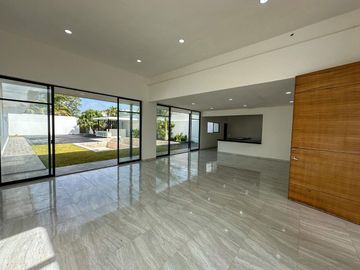 casa en venta de una planta con 4 habitaciones en zona norte, cholul