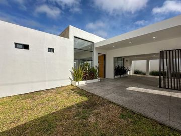 casa en venta de una planta con 4 habitaciones en zona norte, cholul