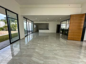 casa en venta de una planta con 4 habitaciones en zona norte, cholul