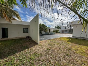 casa en venta de una planta con 4 habitaciones en zona norte, cholul
