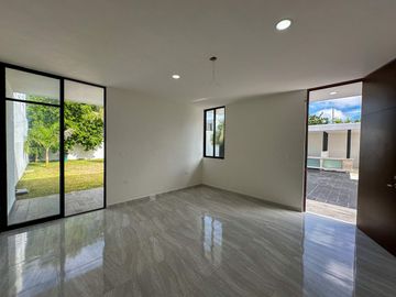 casa en venta de una planta con 4 habitaciones en zona norte, cholul