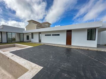 casa en venta de una planta con 4 habitaciones en zona norte, cholul