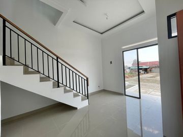 Rumah Dijual Baru Ready Di Tangerang Selatan Dekat Paradise Walk, Perumahan Syariah Nego