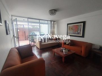 VENTA DE CASA EN CHUCUITO - FRENTE A PLAZA SANTA ROSA
