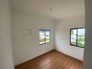 CARMONA ESTATES HOUSE & LOT FOR SALE