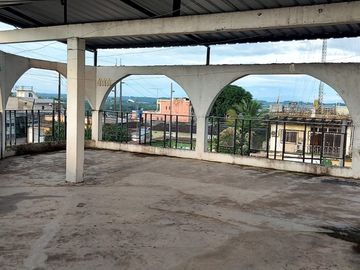 CASA EN QUEVEDO