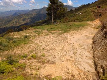 TE VENDO HERMOSO Y AMPLIO TERRENO EN BARBOSA ANTIOQUIA.