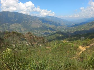 TE VENDO HERMOSO Y AMPLIO TERRENO EN BARBOSA ANTIOQUIA.